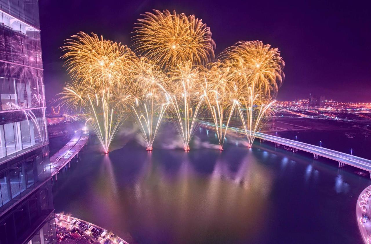 로즈우드 아부다비 호텔 외부 사진 Fireworks at the Marina Bay Sands