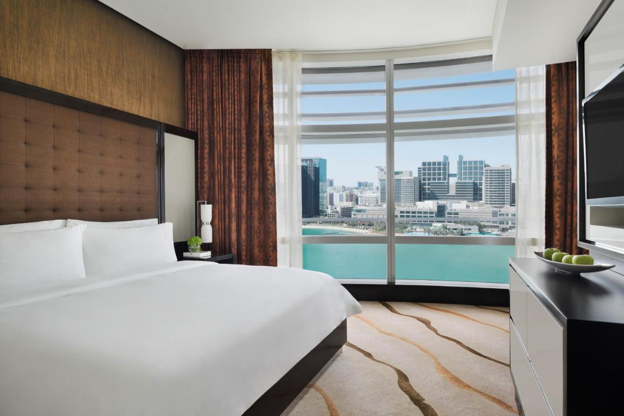 로즈우드 아부다비 호텔 외부 사진 A bedroom at the hotel