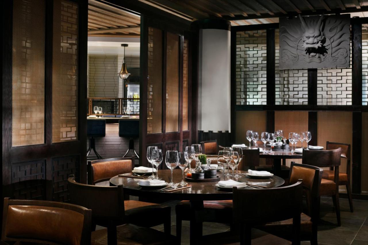 로즈우드 아부다비 호텔 외부 사진 Interior of the restaurant