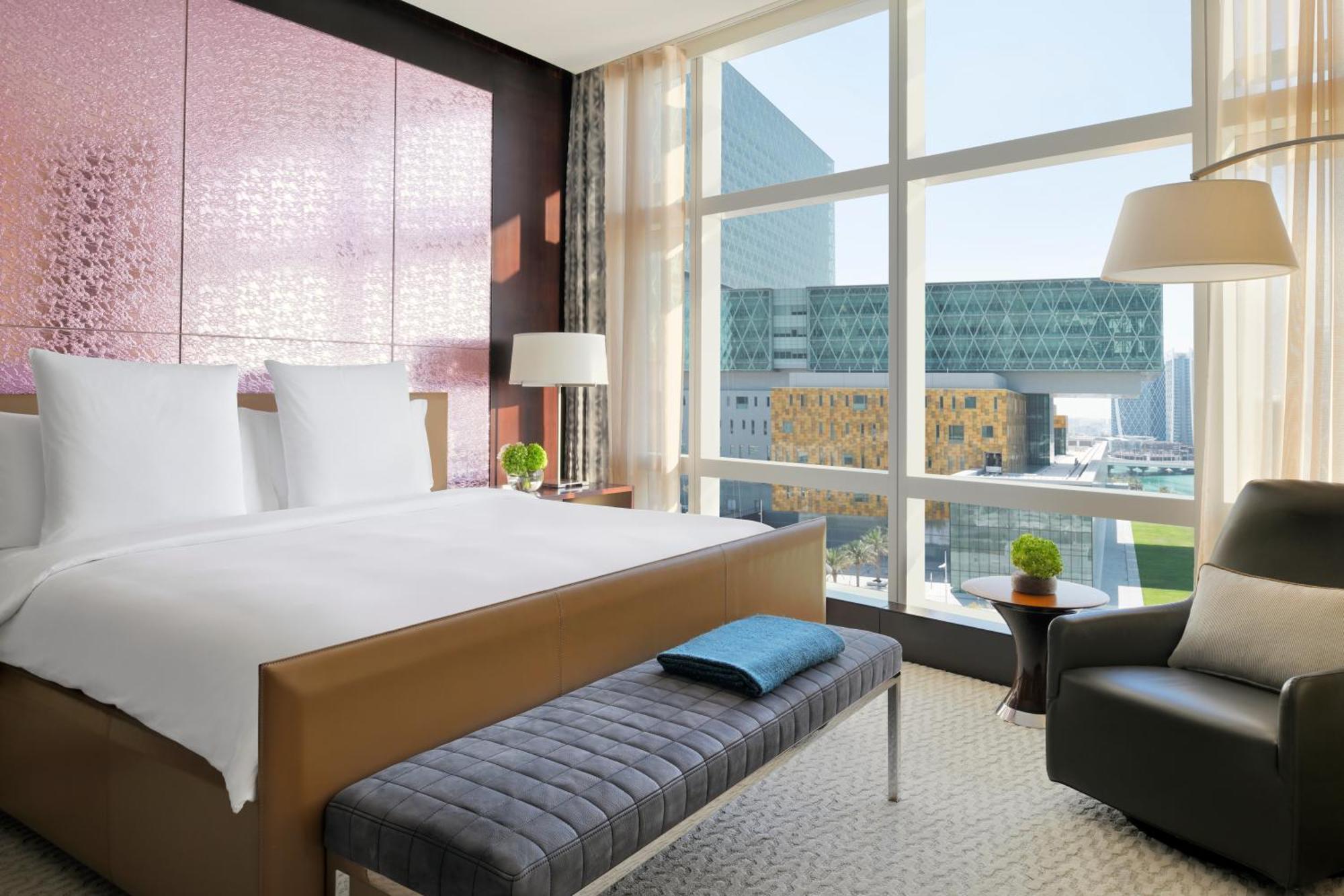 로즈우드 아부다비 호텔 외부 사진 A guest room at the hotel
