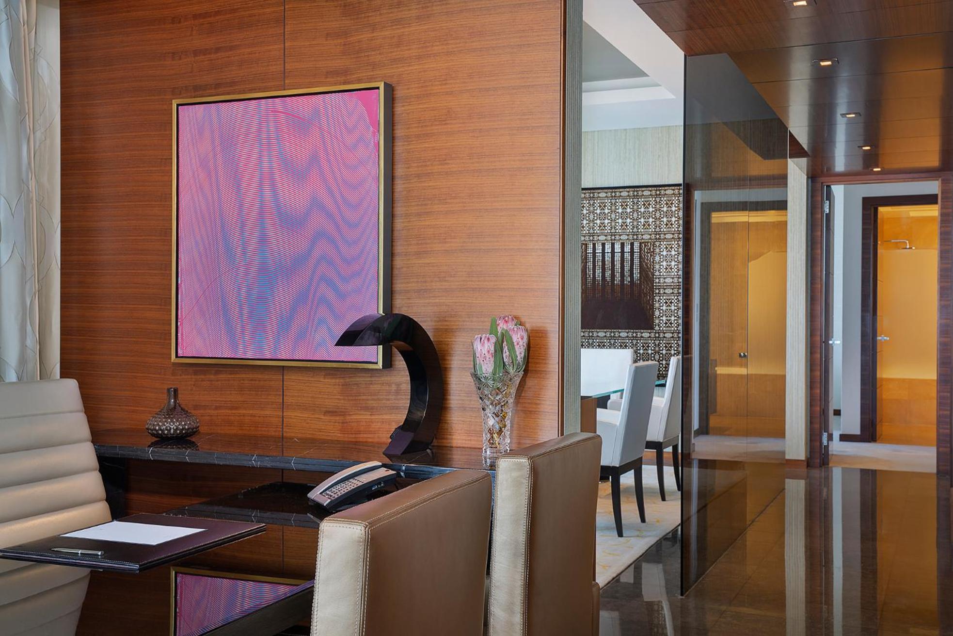 로즈우드 아부다비 호텔 외부 사진 A suite at the Ritz-Carlton, Dubai
